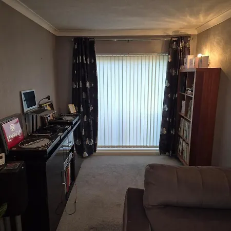 Newark Escape Apartment Exterior photo